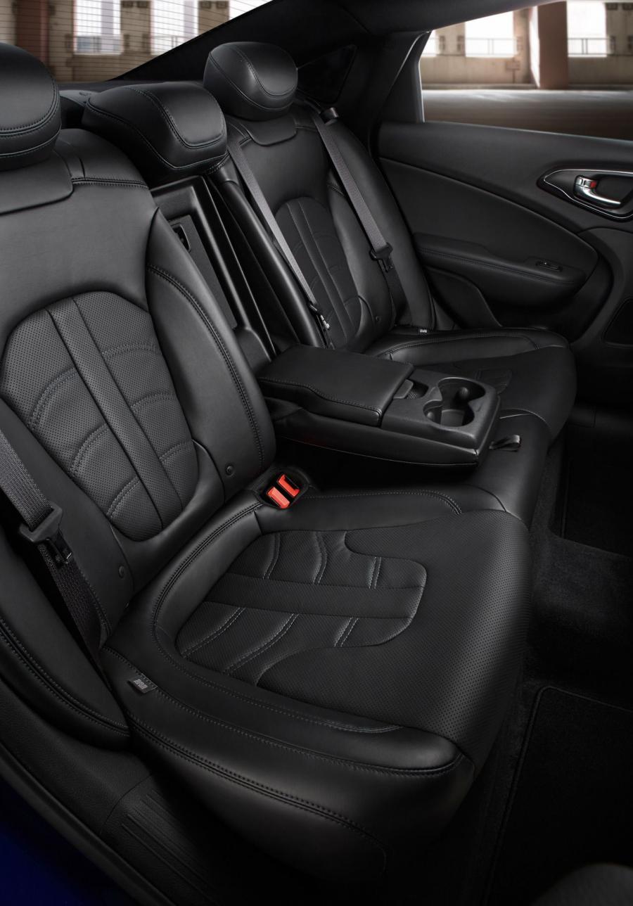  Chrysler 200 2015 года  (фото 54 из 207)